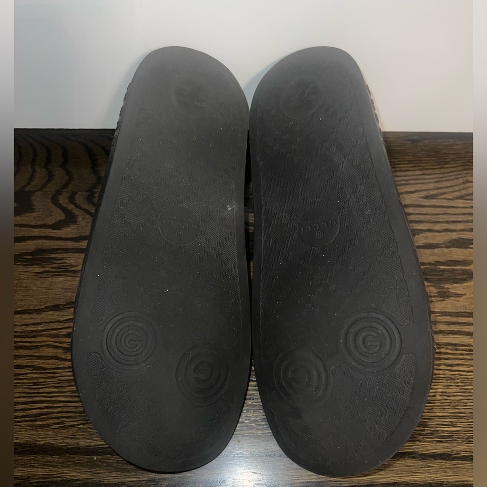 Women’s Gucci Logo Rubber Slides - Picture 7 of 7